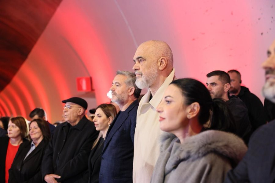 Inagurohet tuneli i Murrizit, Rama: Në prill përfundon edhe segmenti Maqellarë-Peshkopi